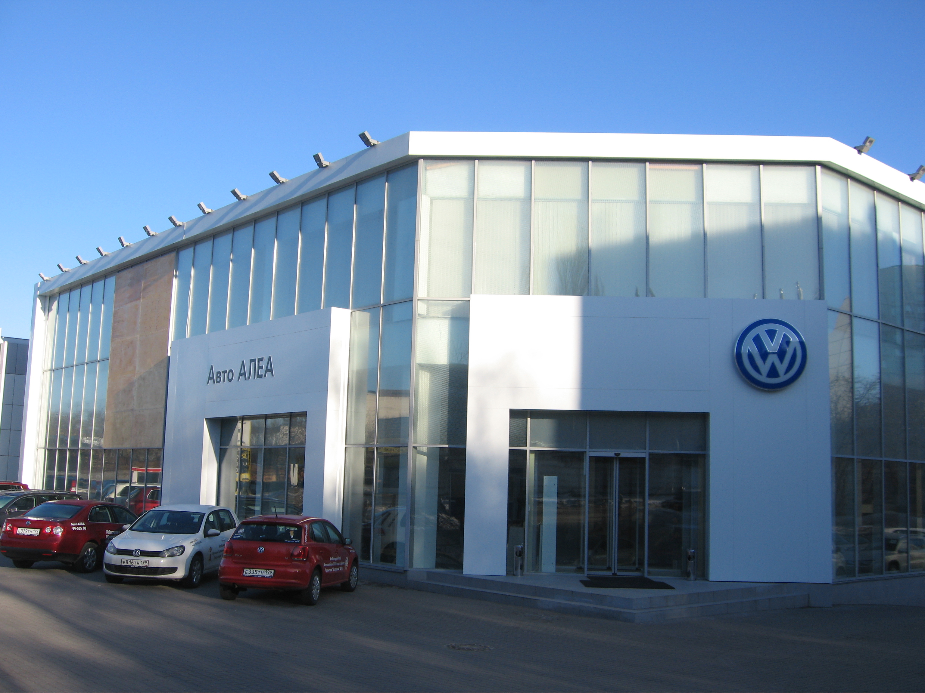 Фасад дилерского центра Volkswagen